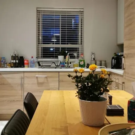 Holiday home 3 Bedroom Townhouse, Free Parking