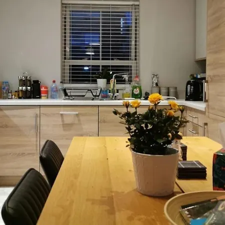 3 Bedroom Townhouse, Free Parking