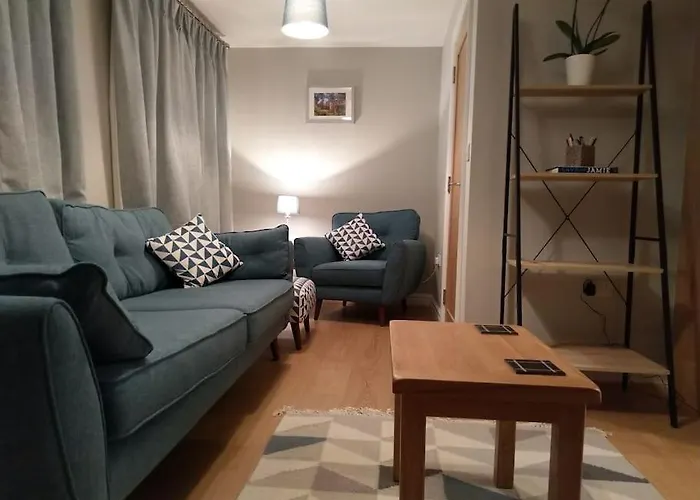 3 Bedroom Townhouse, Free Parking *