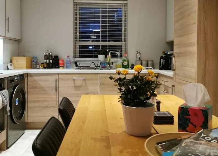 3 Bedroom Townhouse, Free Parking