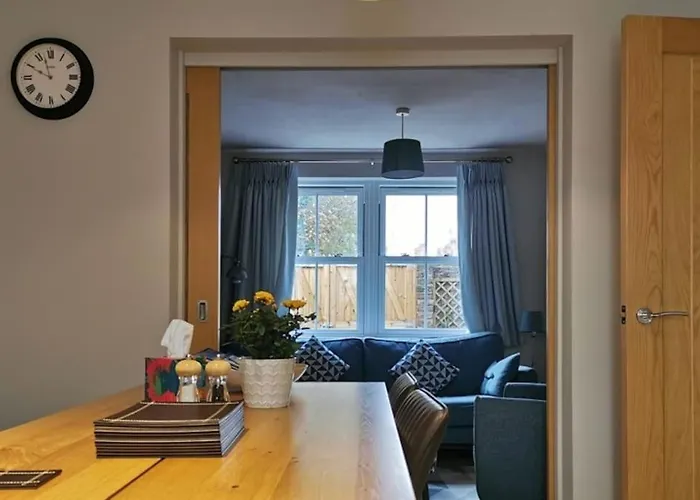 3 Bedroom Townhouse, Free Parking